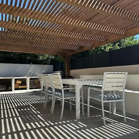 Villa De Pres De La