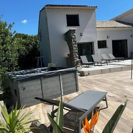 De Pres De La Villa La Garde (Var)