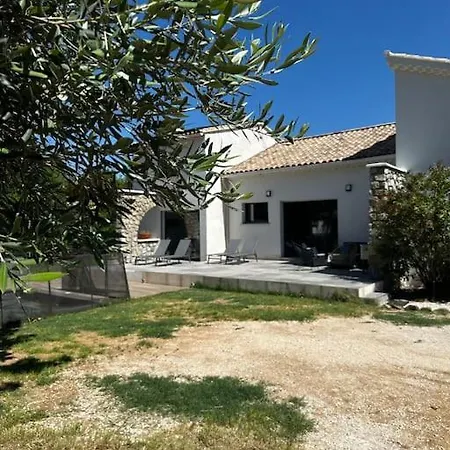Villa De Pres De La