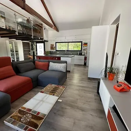Villa De Pres De La