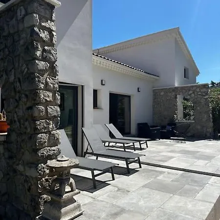Villa De Pres De La La Garde (Var)